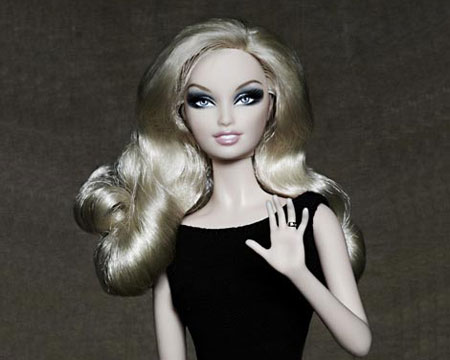 ·克拉姆版芭比娃娃问世开元棋牌app超模海蒂(图1)